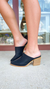 "Jessica" Stacked Heel Mule