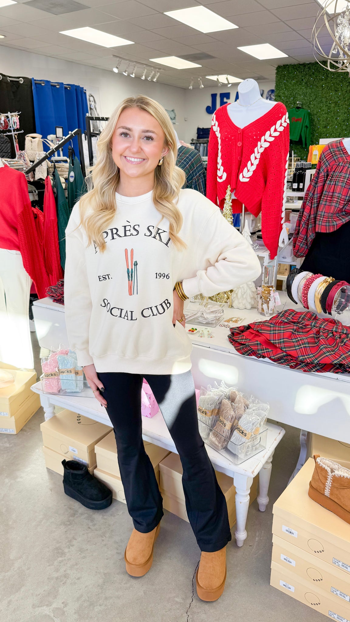 "Aspen Ski Club" Long Sleeve Graphic Sweatshirt